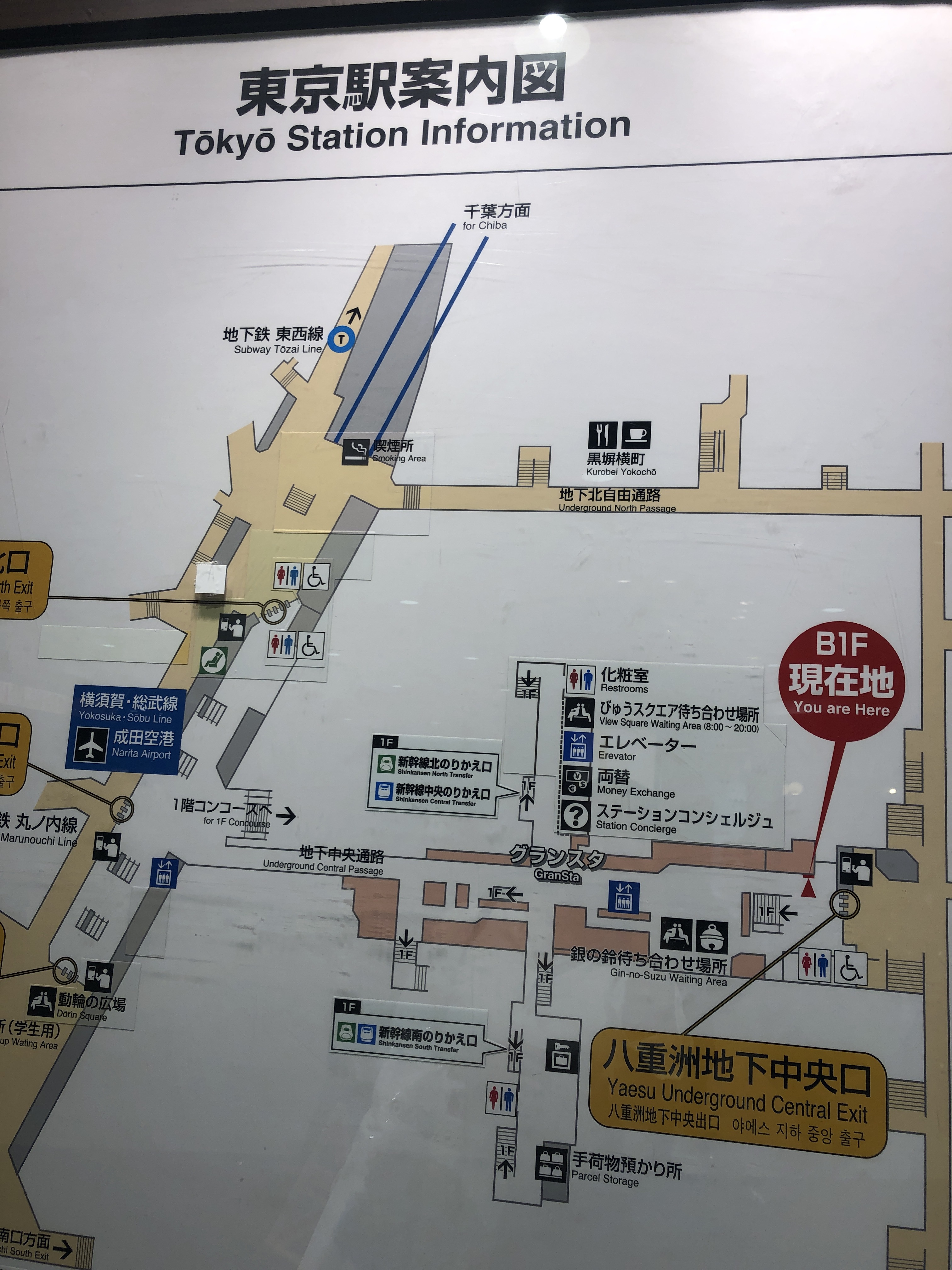 東京キャラクターストリートでトミカとプラレール 東京駅一番街 1 5人目育児 我が家の双子