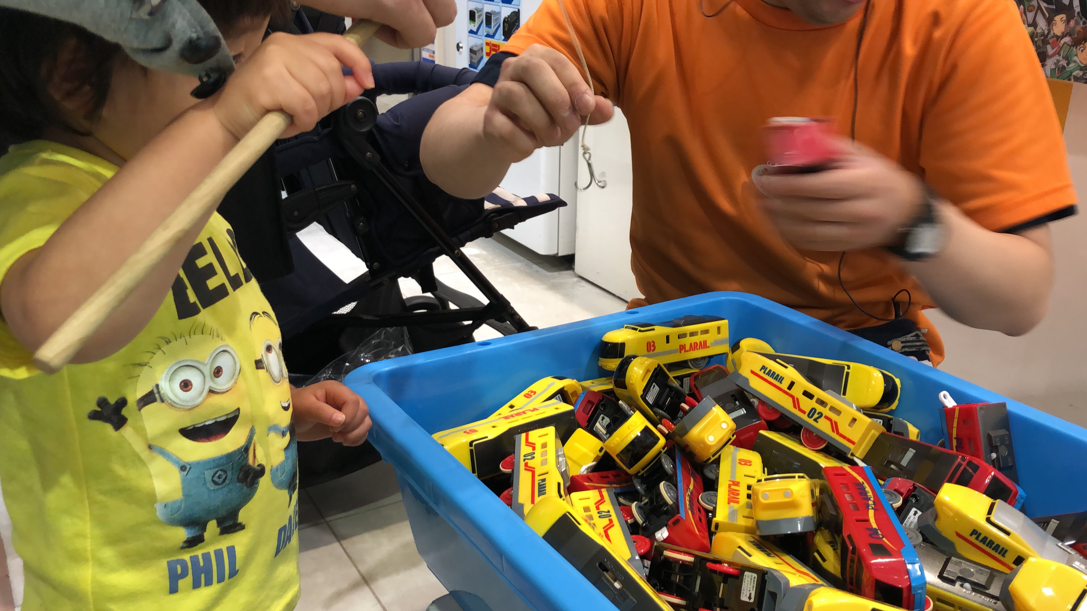 プラレールショップでプラレールつり